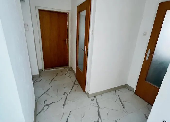 Gemuetlicher Raum, * Gampern